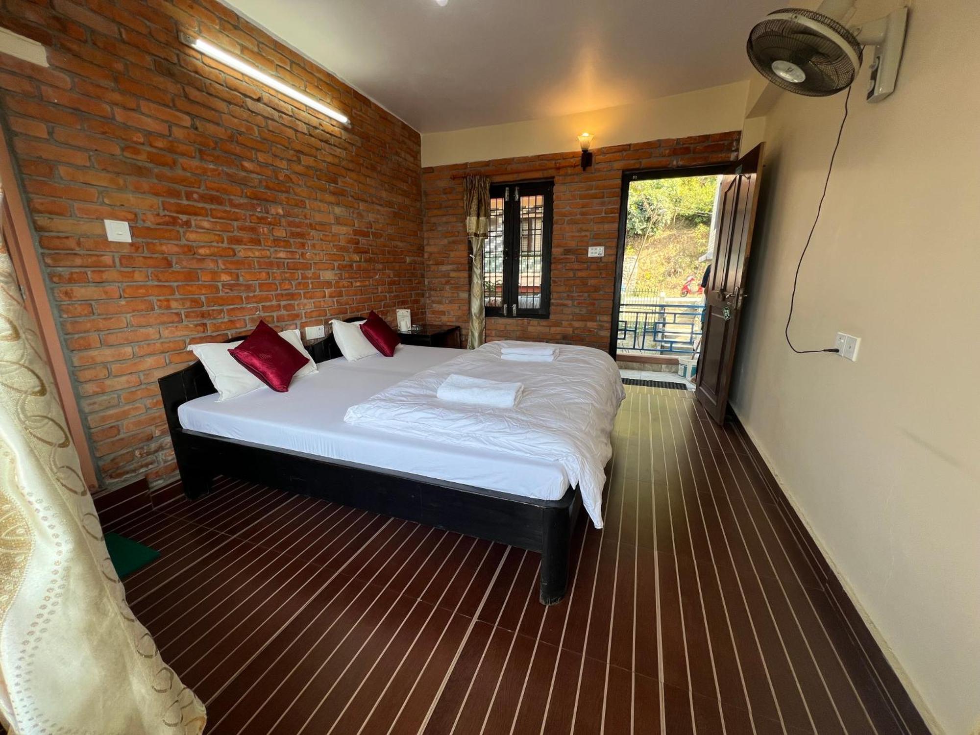 Little Pilgrim Family Lodge Pokhara Ngoại thất bức ảnh