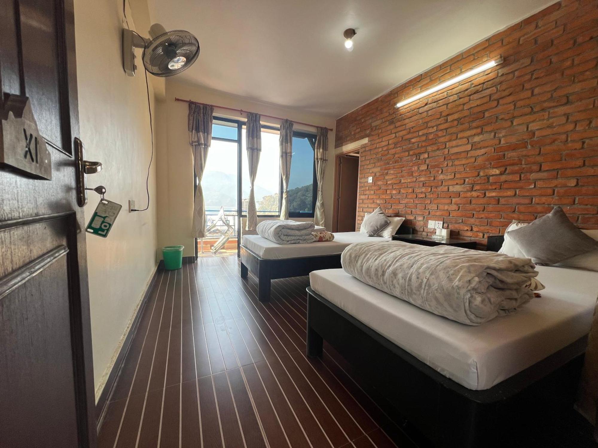 Little Pilgrim Family Lodge Pokhara Ngoại thất bức ảnh
