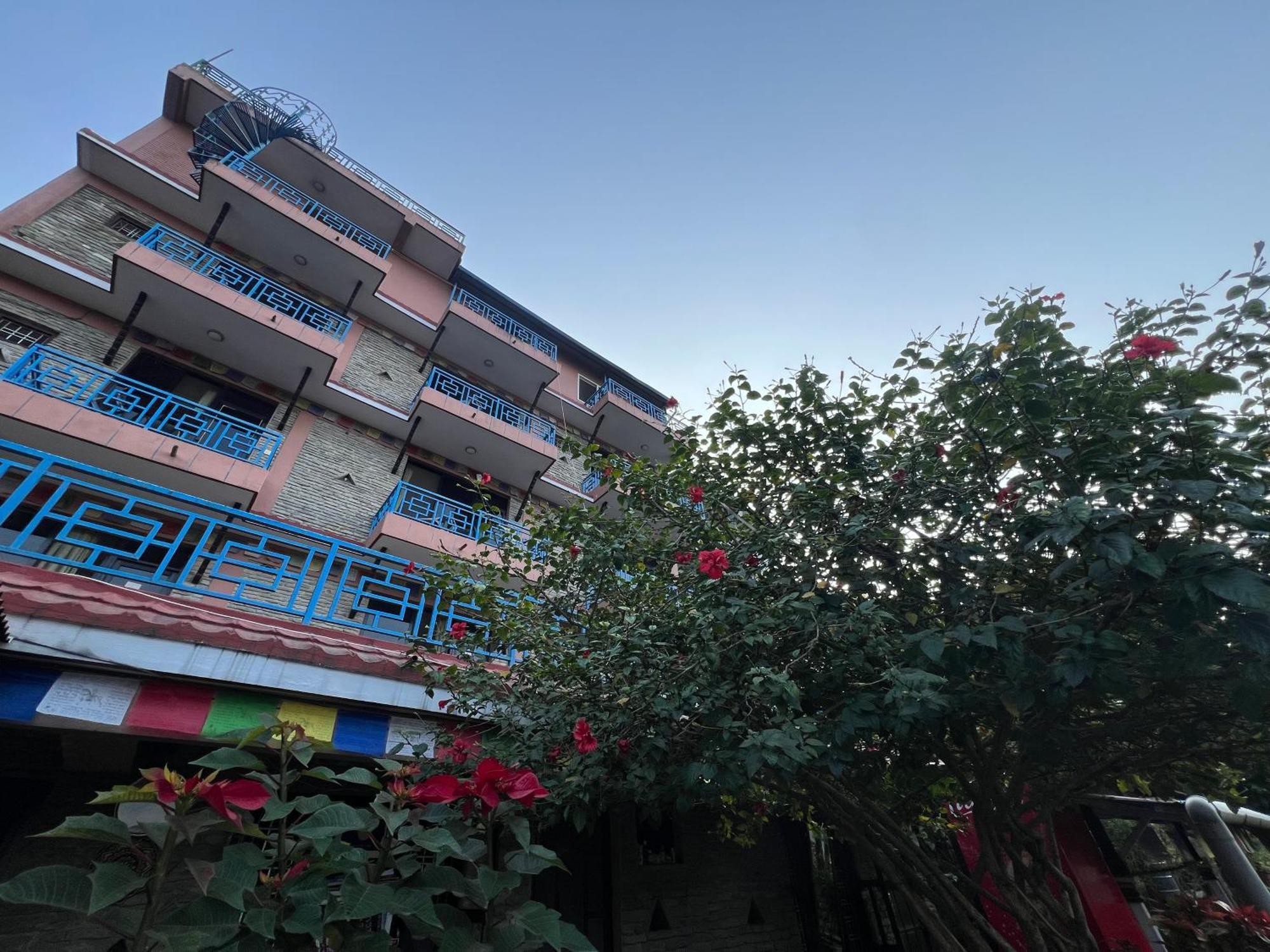 Little Pilgrim Family Lodge Pokhara Ngoại thất bức ảnh