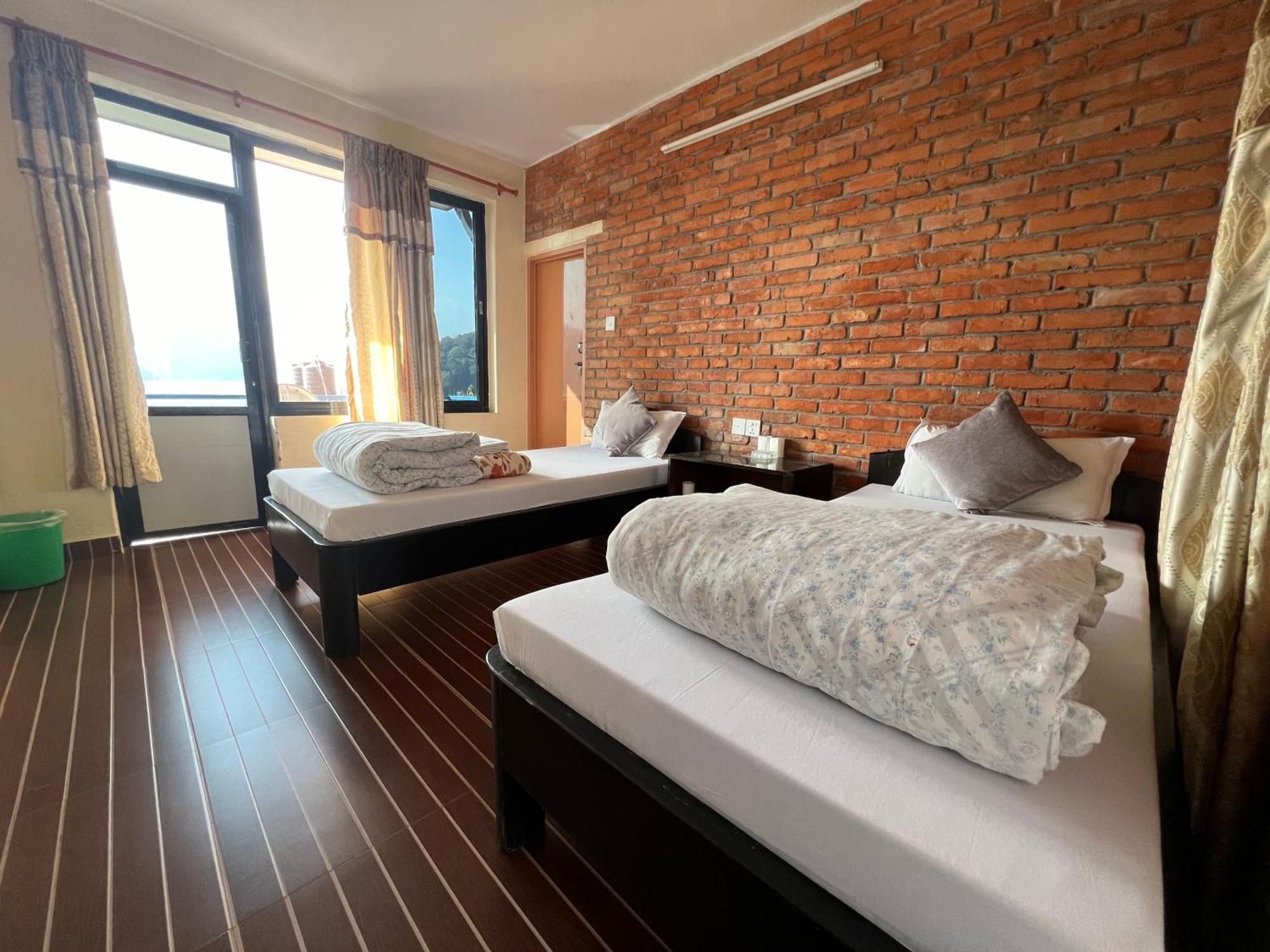 Little Pilgrim Family Lodge Pokhara Ngoại thất bức ảnh